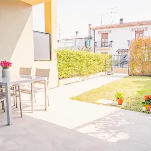  Apartment Tra Le Vigne Di Peschiera - Italian Homing Italien